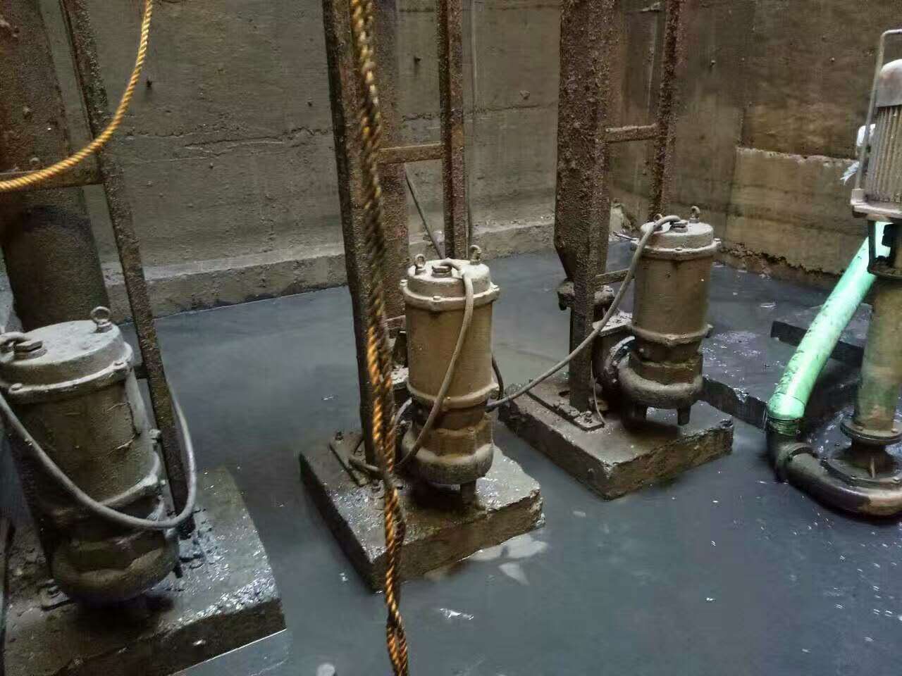 商南污水池清理